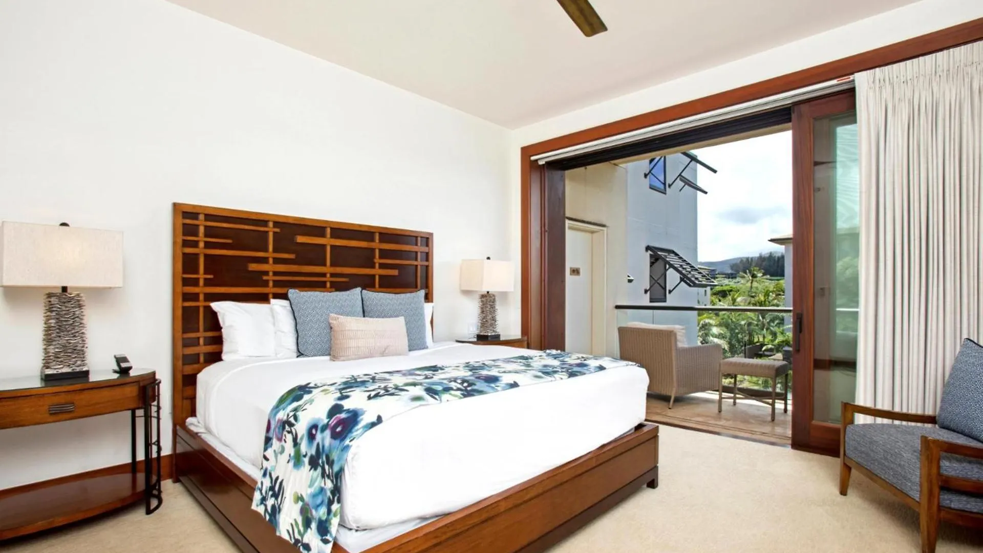 Kbm Resorts Free Car Hale Makaiatmontagekapalua Bay Beachfront Condo Apartment Kapalua